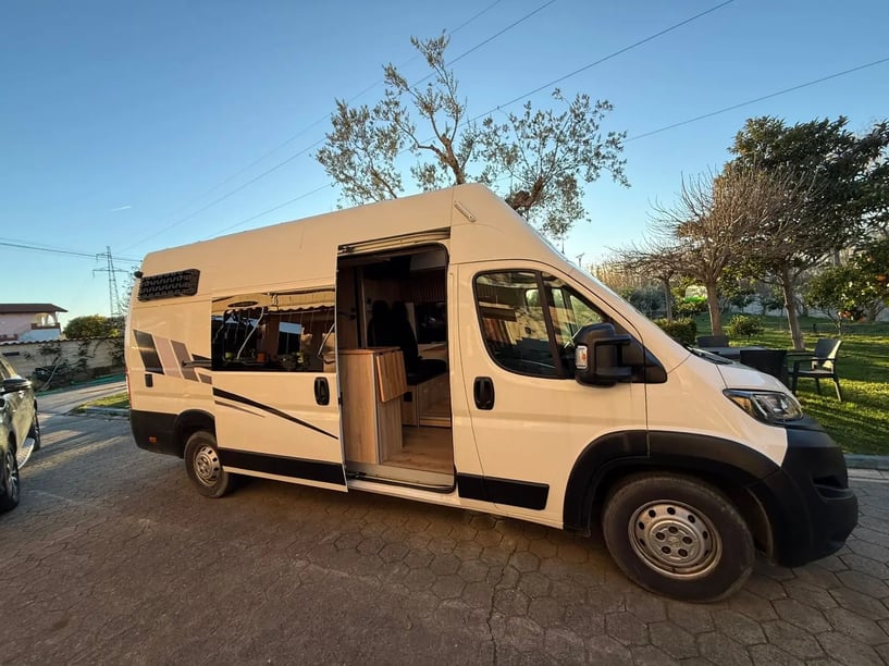 Alquila un coche en Tirana