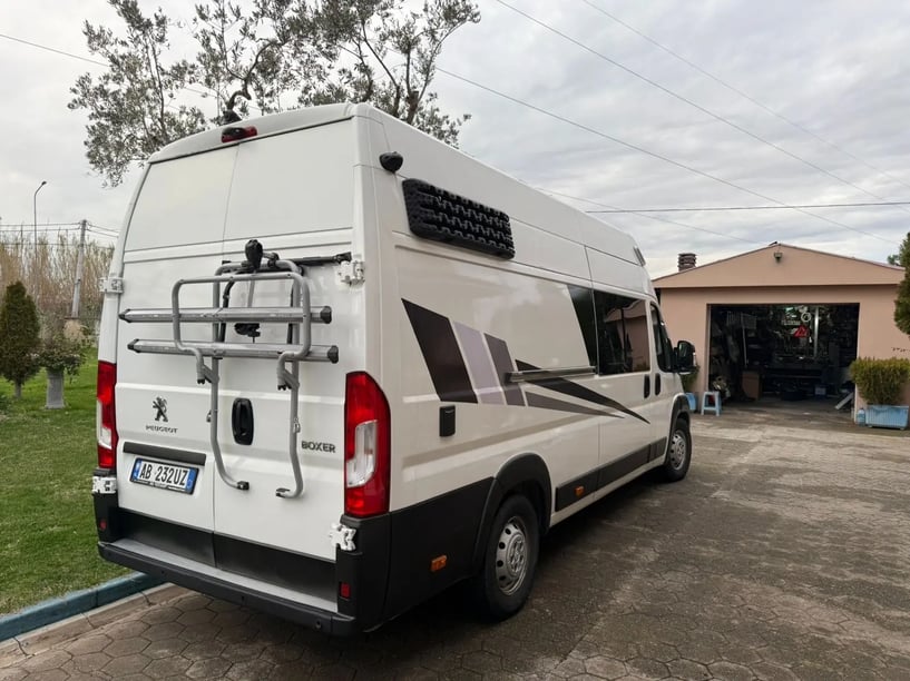 Alquila un coche en Tirana
