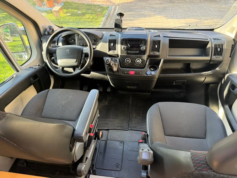 Alquila un coche en Tirana