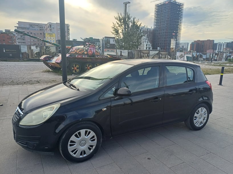 Alquila un coche en Tirana