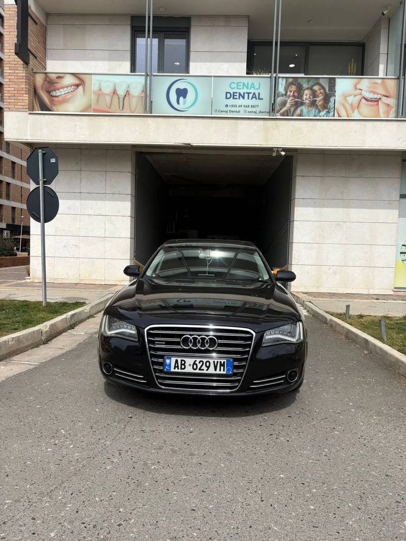 Alquila un coche en Tirana