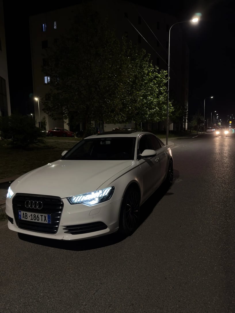 Alquila un coche en Tirana