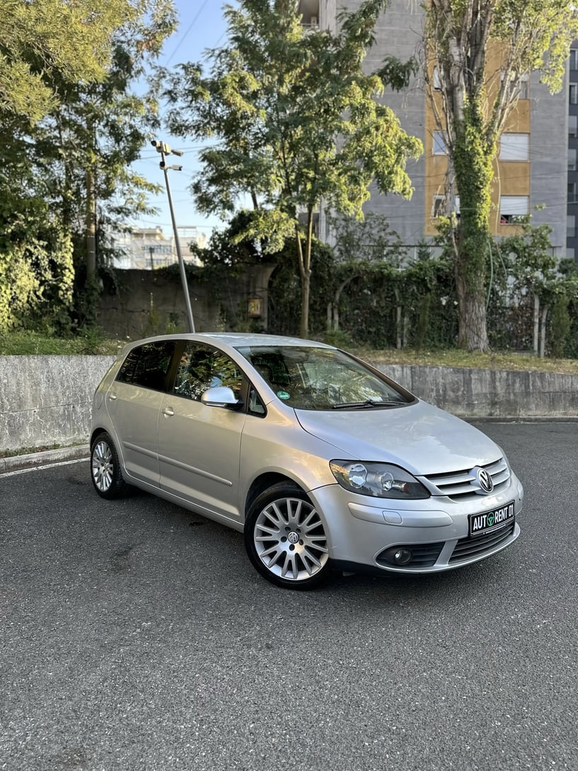 Alquila un coche en Tirana