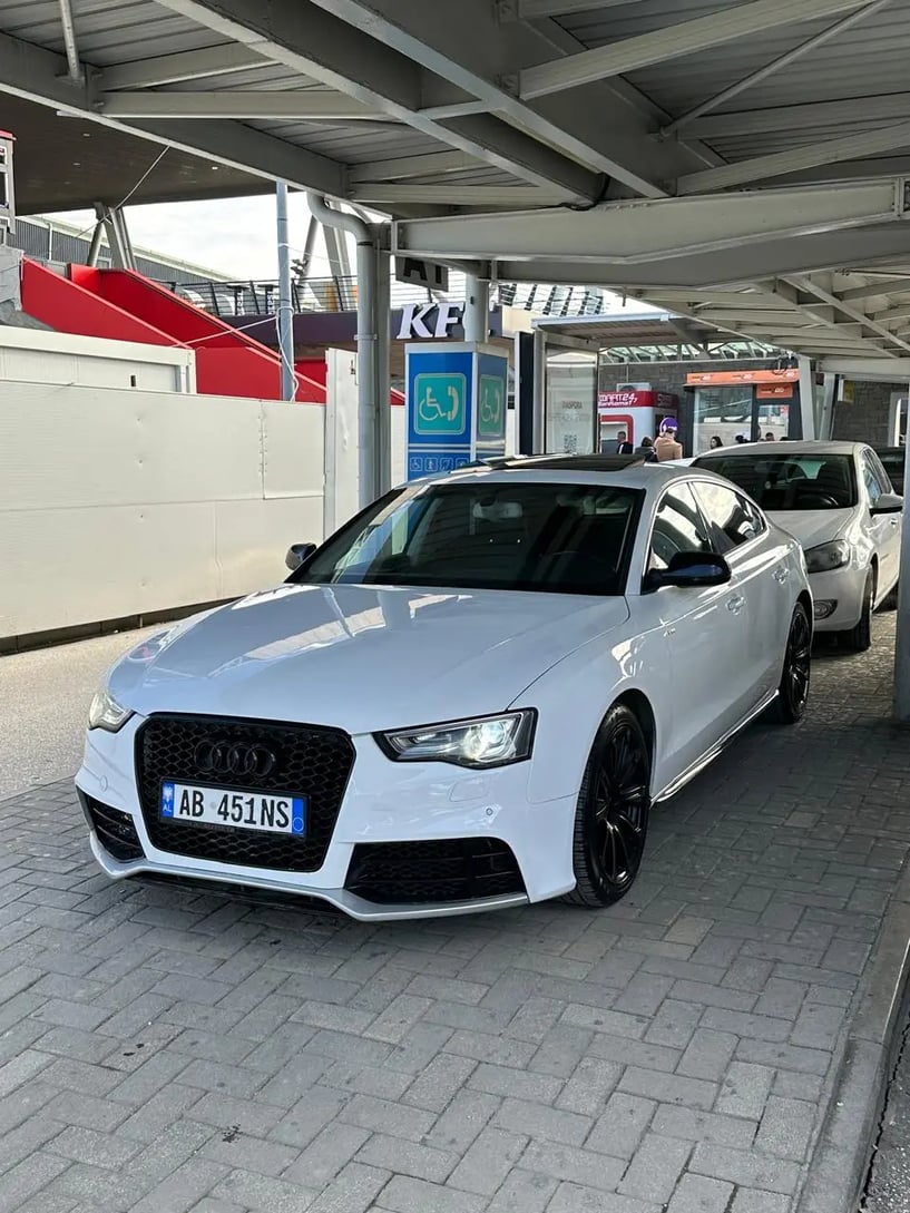 Merrni me qira një makinë në Tirana