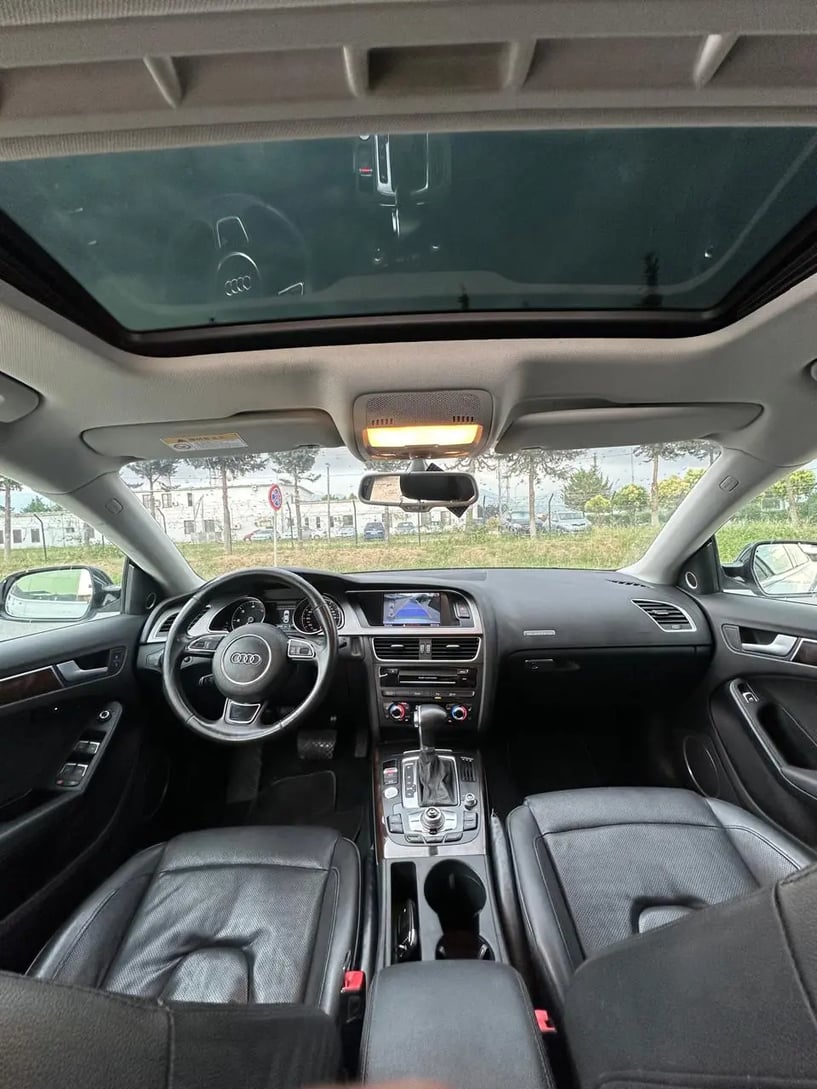 Merrni me qira një makinë në Tirana