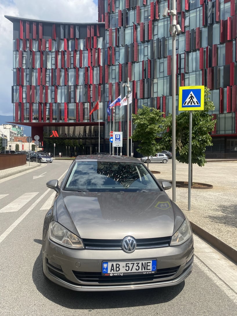 Wynajmij samochód w Tirana