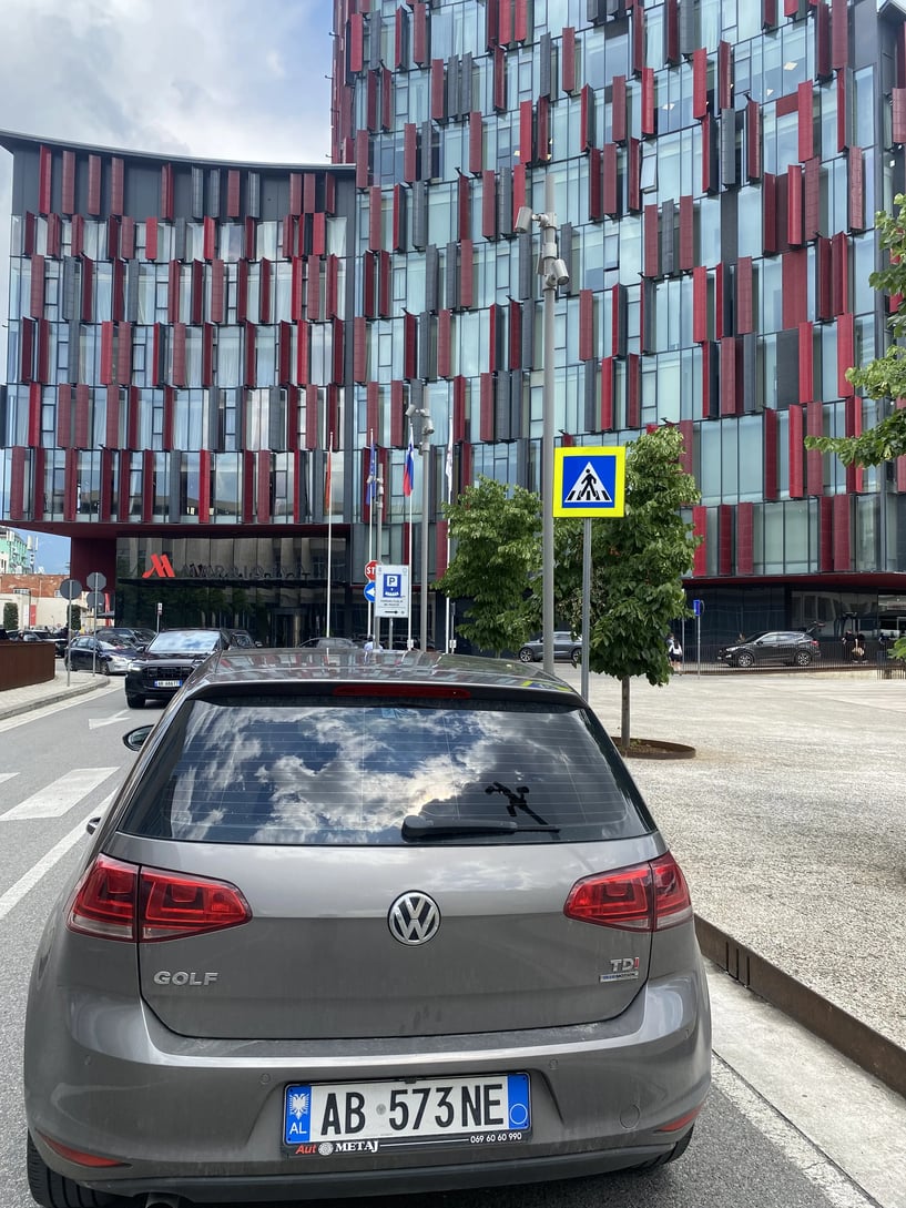 Wynajmij samochód w Tirana