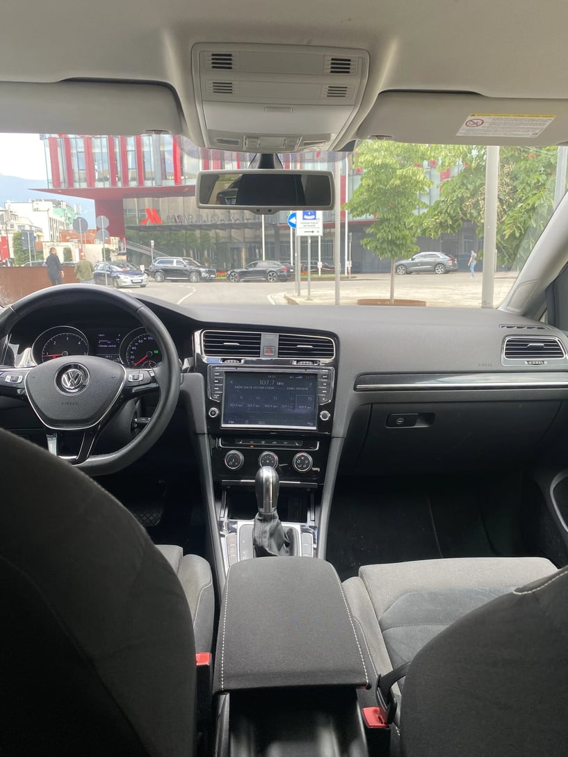 Wynajmij samochód w Tirana