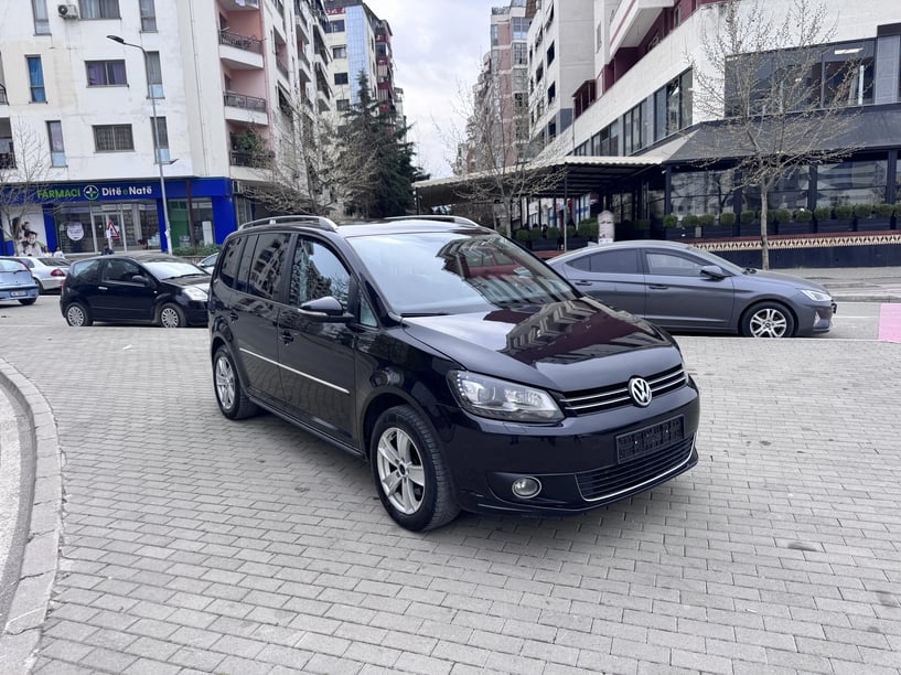 Alquila un coche en Tirana