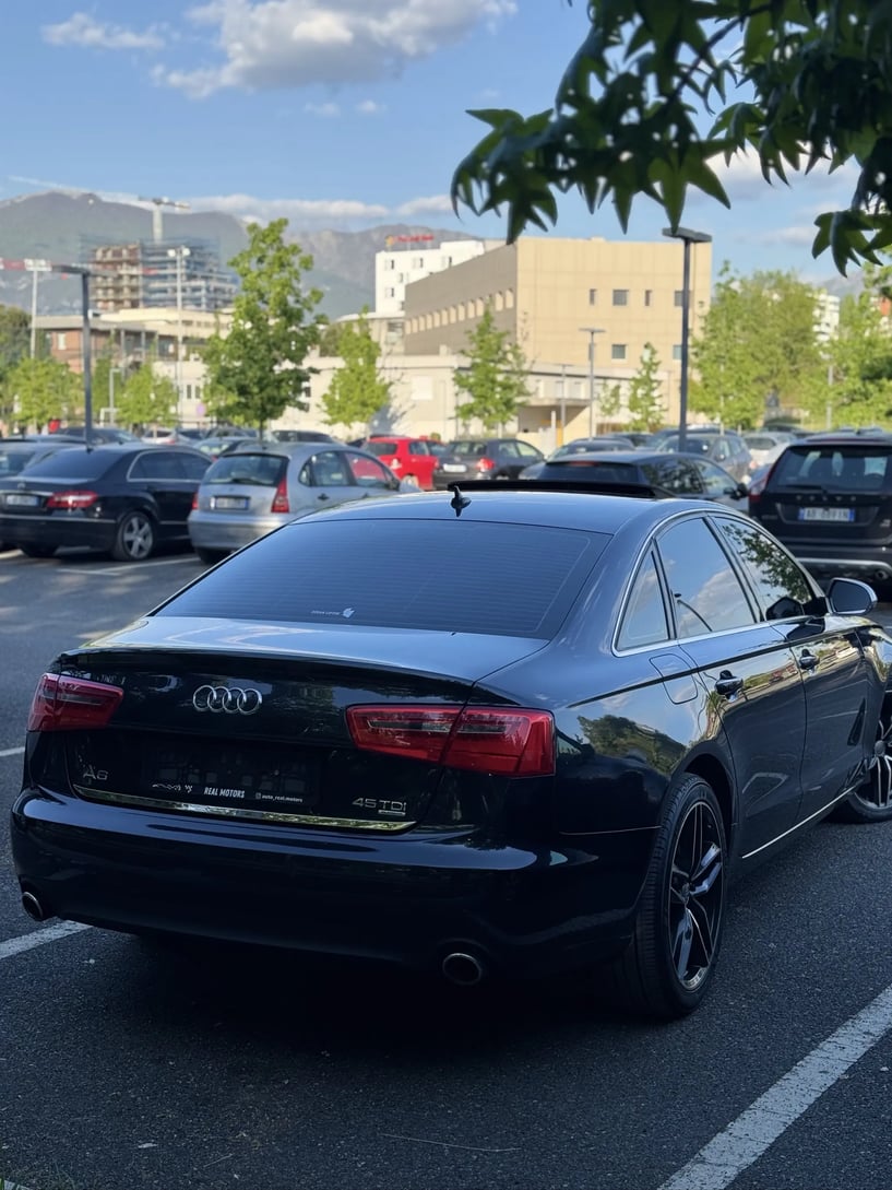 Alquila un coche en Tirana