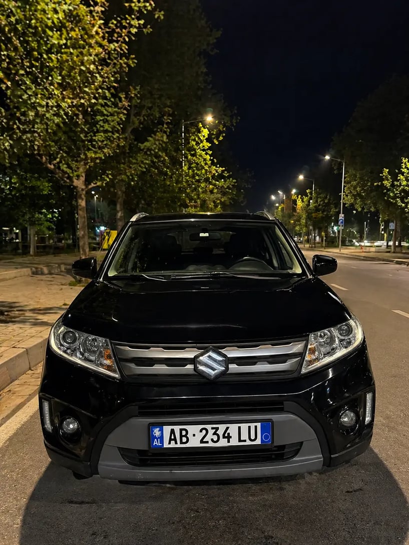 Merrni me qira një makinë në Tirana