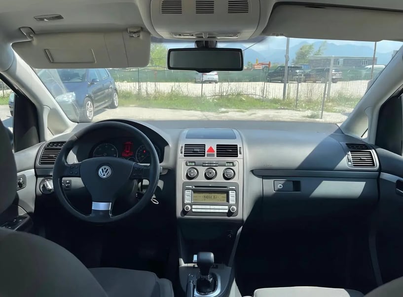 Noleggia un'auto a Tirana