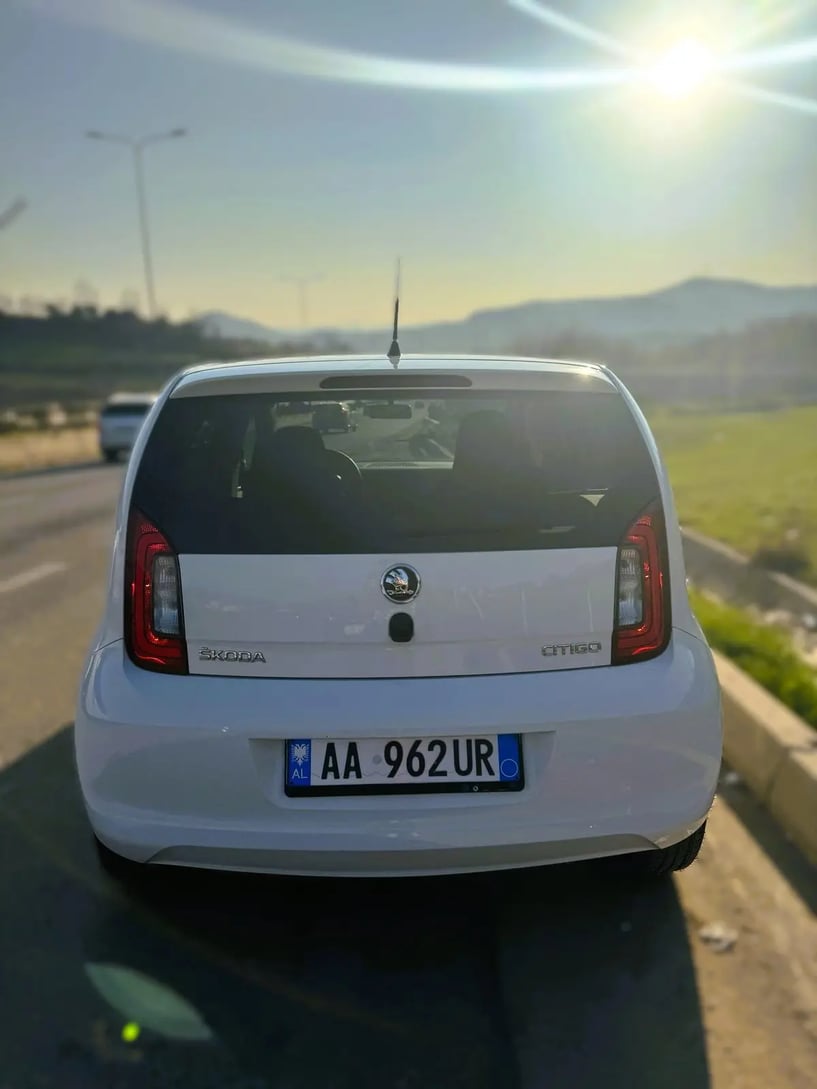 Noleggia un'auto a Tirana