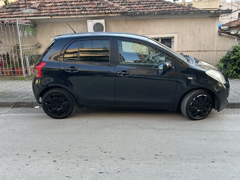 Noleggia un'auto a Sarandë
