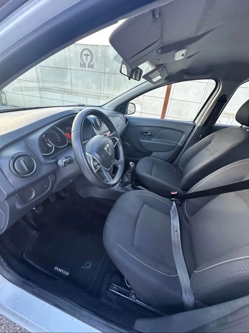 Merrni me qira një makinë në Tirana