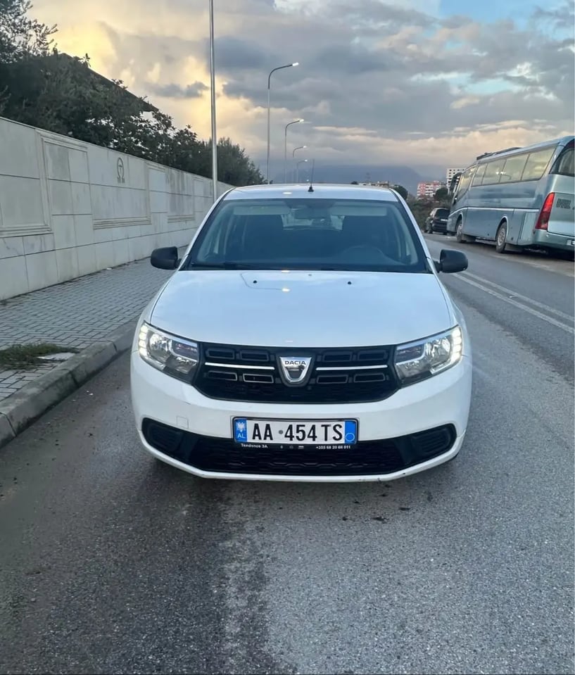 Merrni me qira një makinë në Tirana