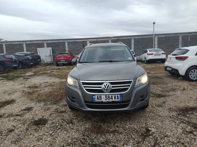 Noleggia un'auto a Tirana