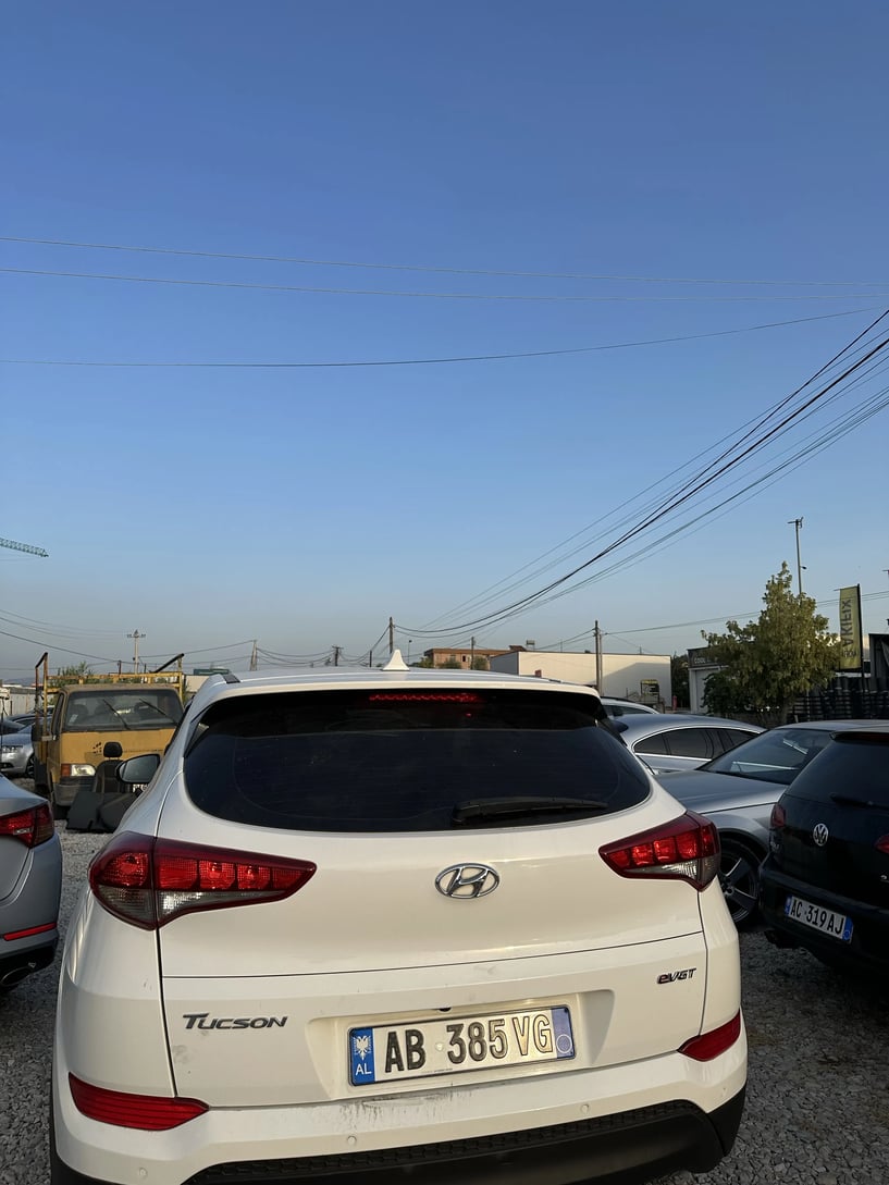 Wynajmij samochód w Tirana