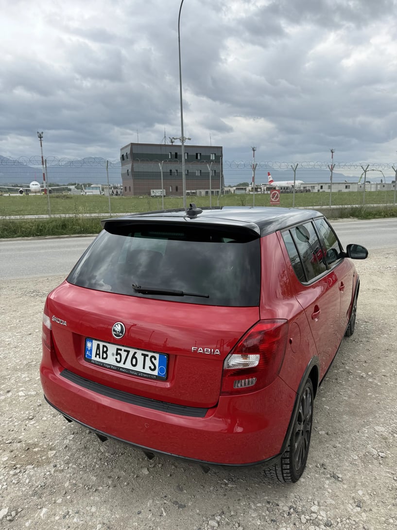 Merrni me qira një makinë në Tirana