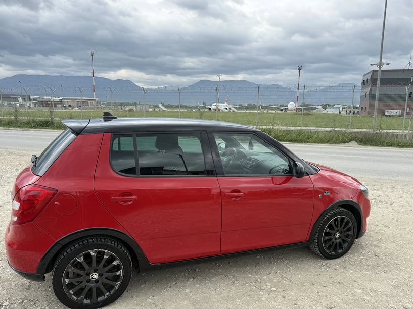 Merrni me qira një makinë në Tirana