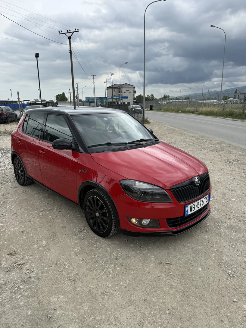 Merrni me qira një makinë në Tirana