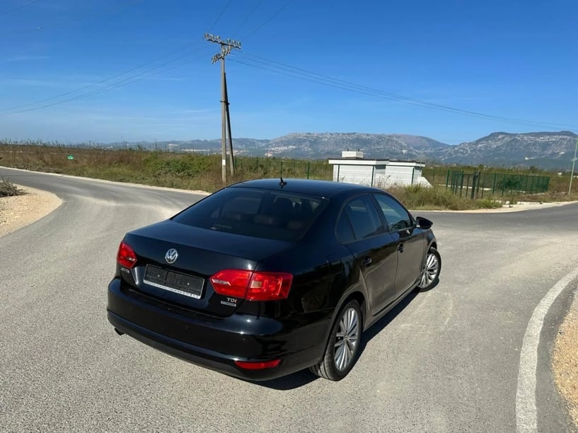 Alquila un coche en Tirana