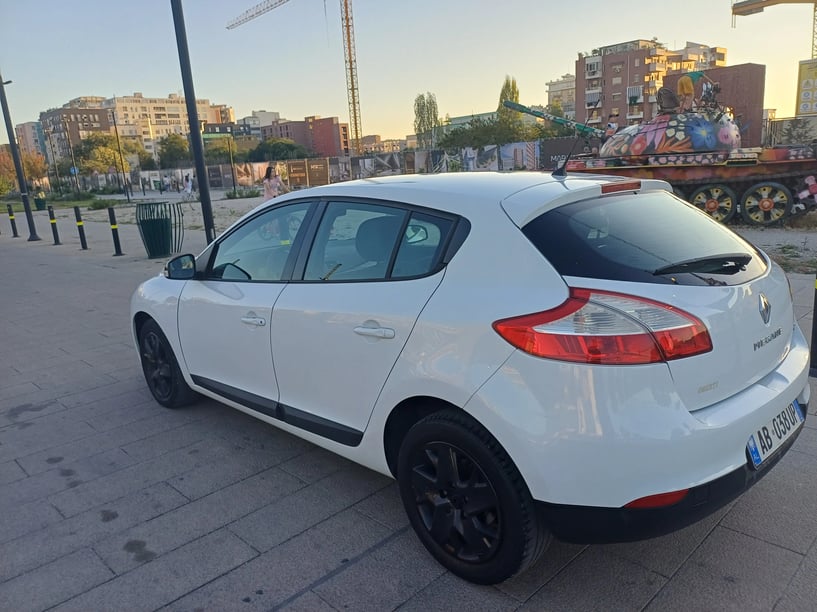 Louer une voiture à Tirana