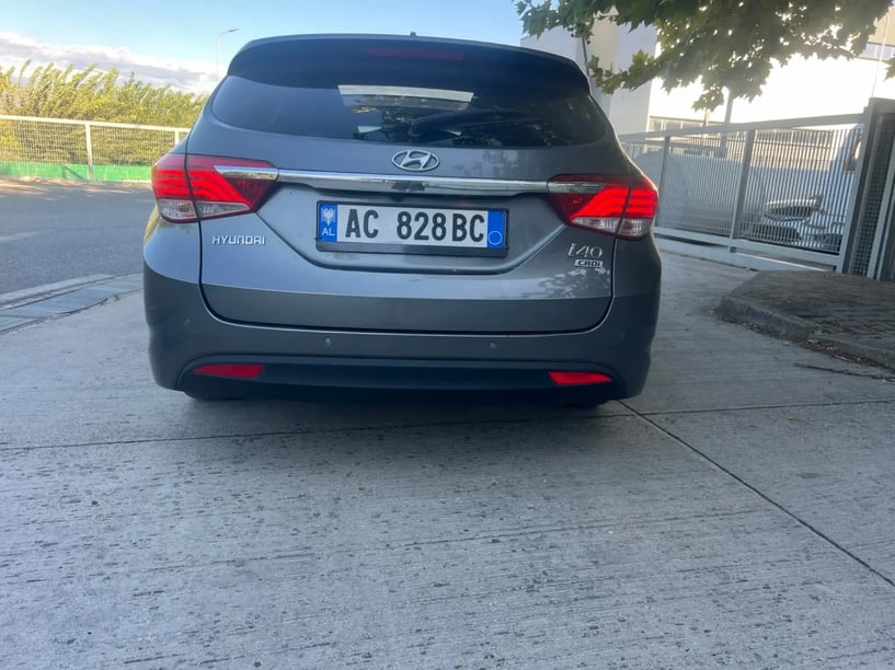 Alquila un coche en Tirana