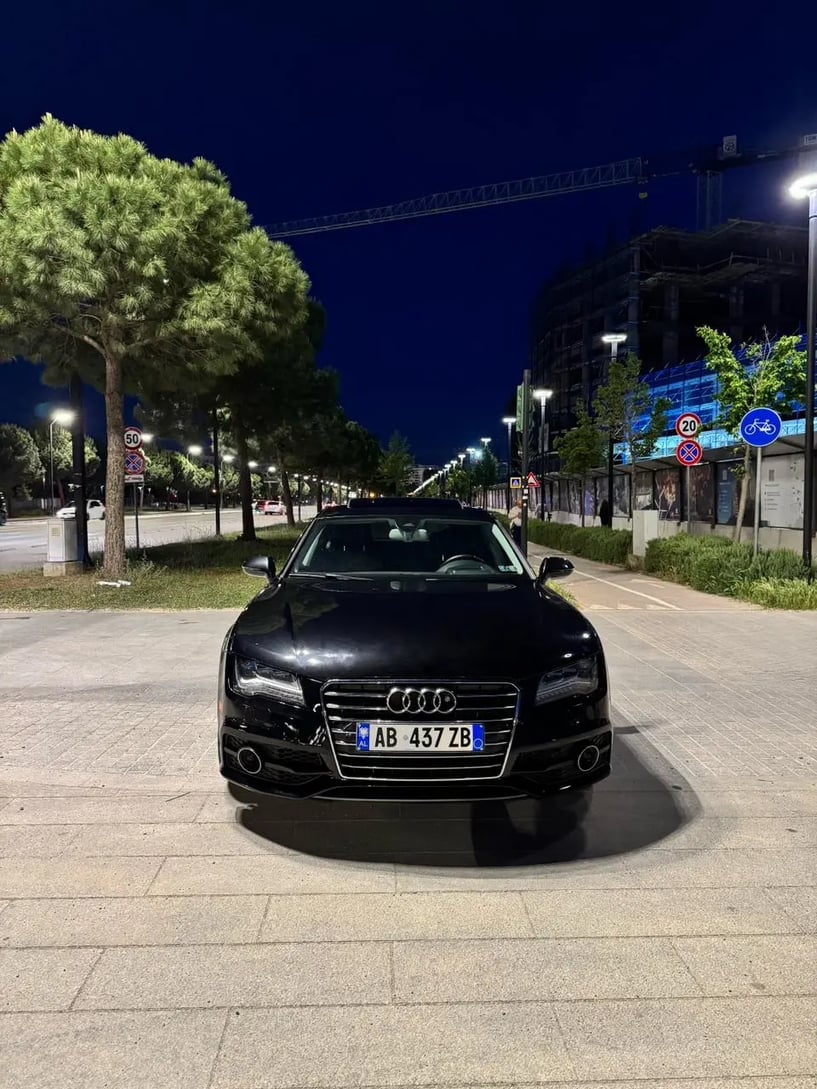 Merrni me qira një makinë në Tirana