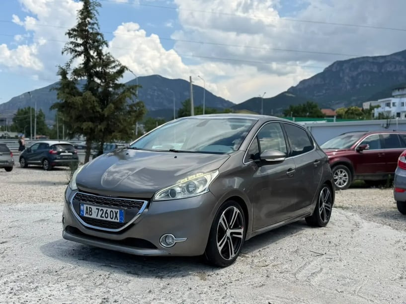 Alquila un coche en Tirana