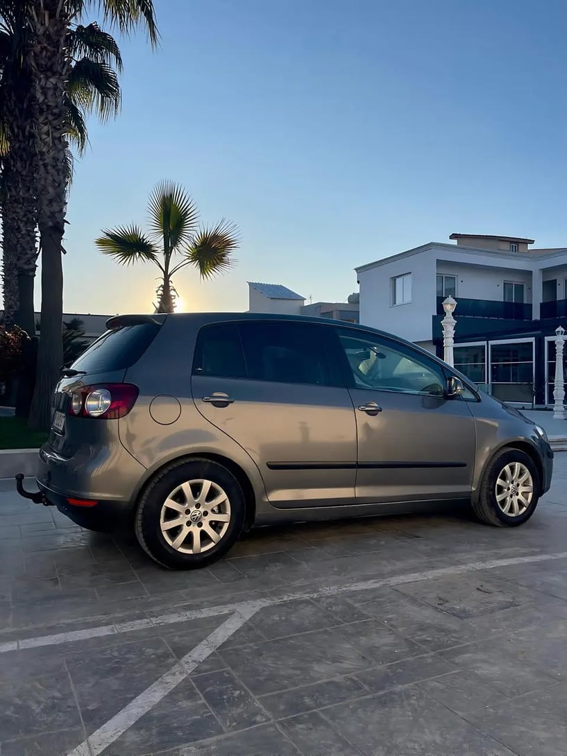 Noleggia un'auto a Tirana