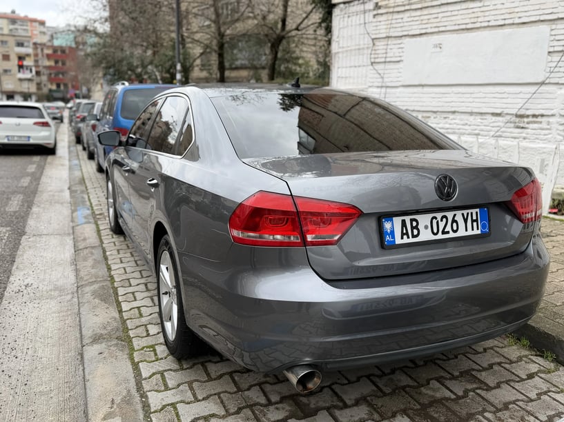 Noleggia un'auto a Tirana