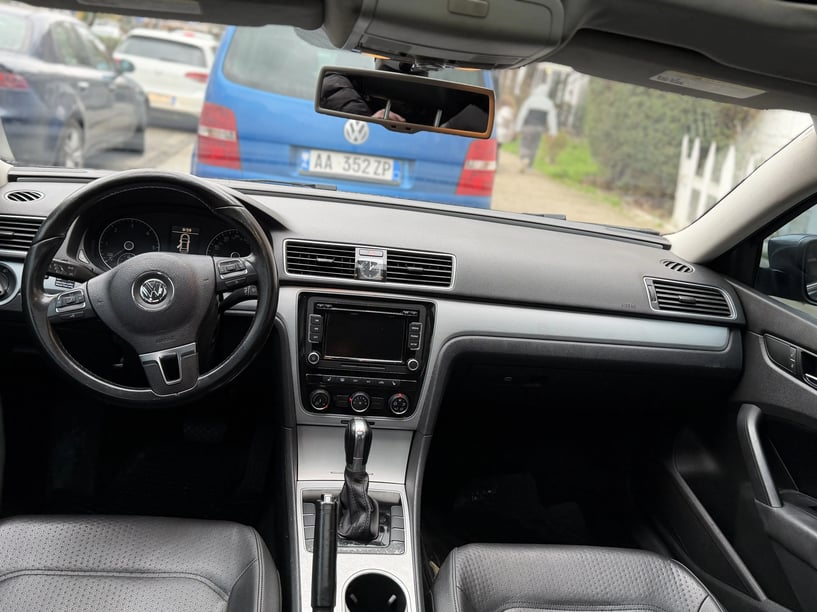 Noleggia un'auto a Tirana