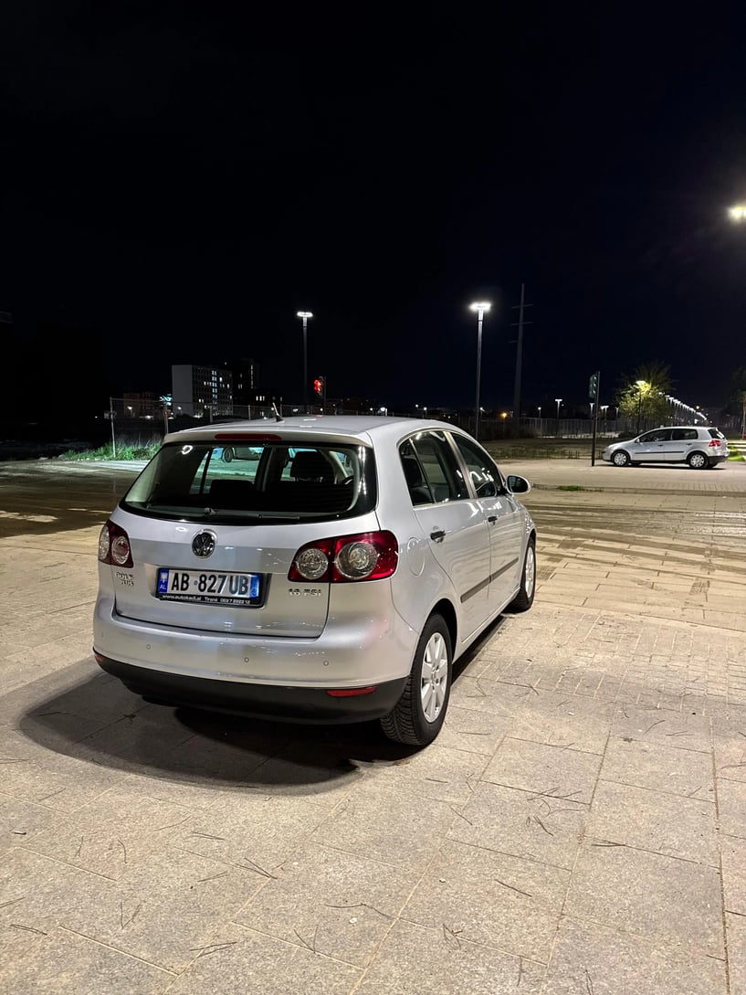 Noleggia un'auto a Tirana