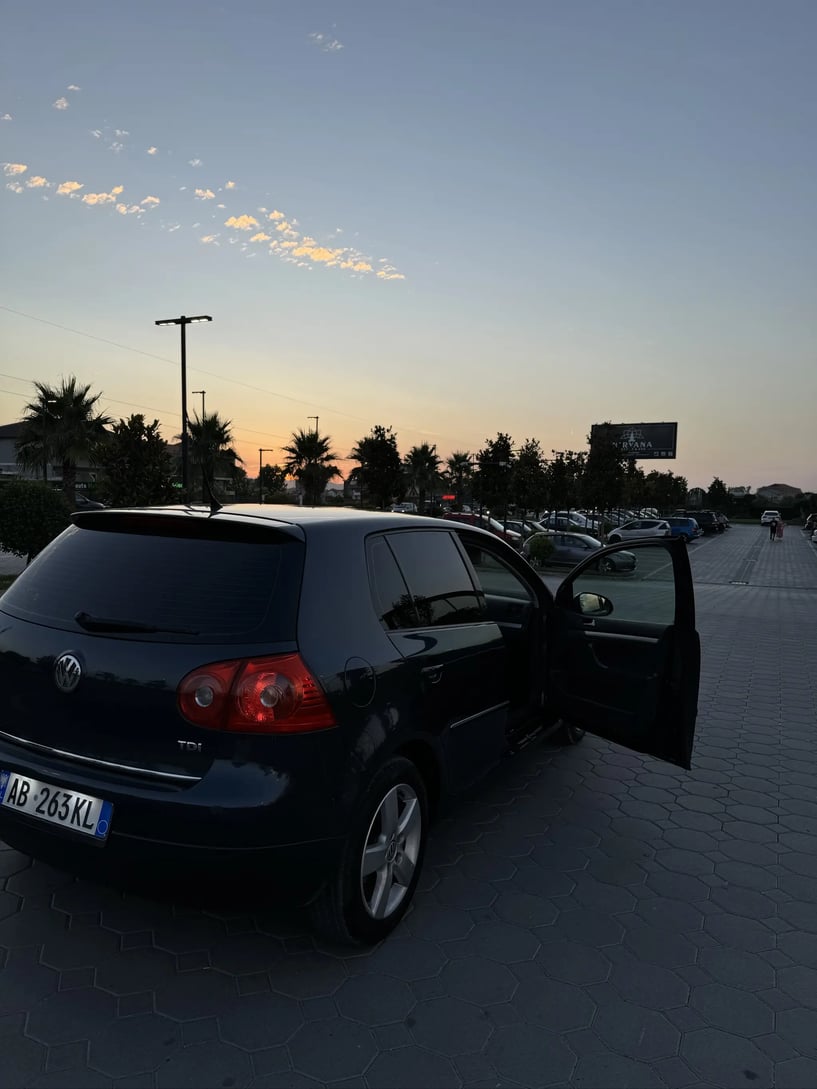 Alquila un coche en Tirana