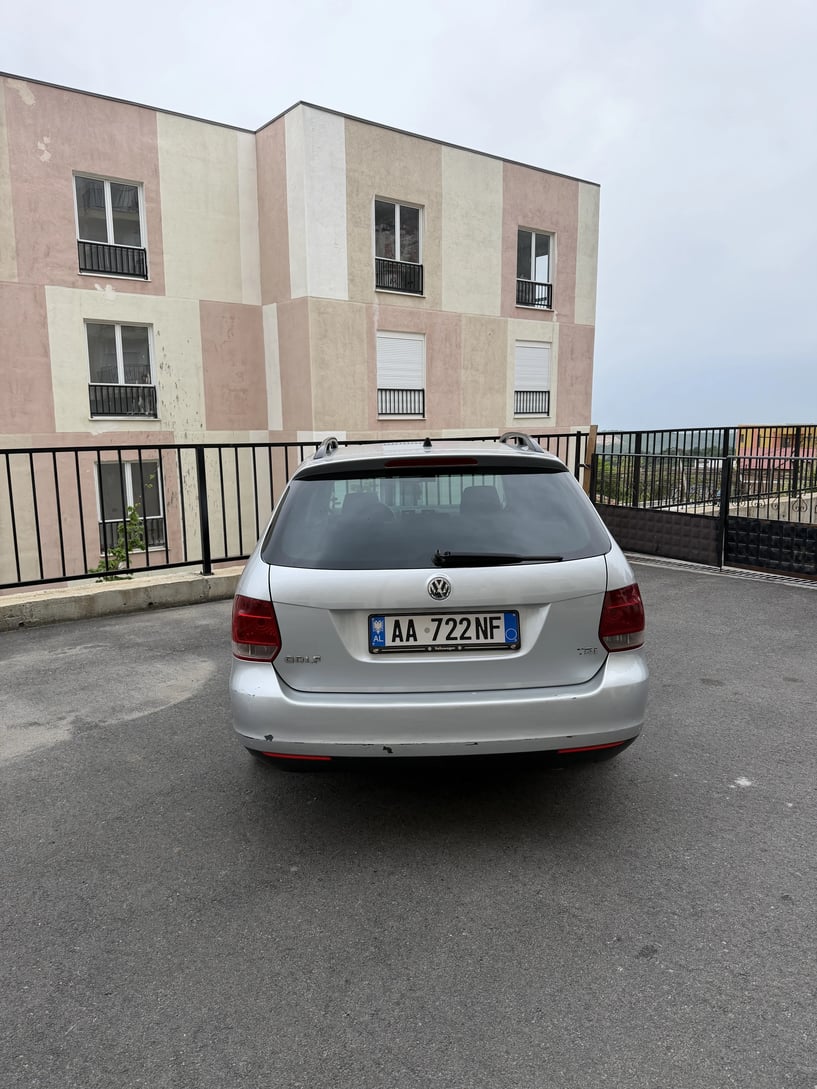 Alquila un coche en Tirana