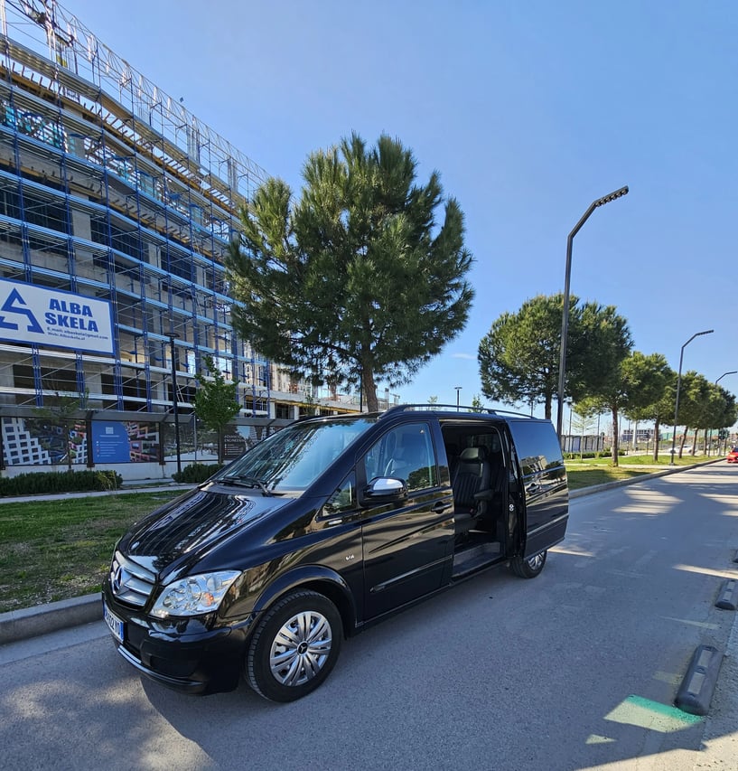 Noleggia un'auto a Tirana