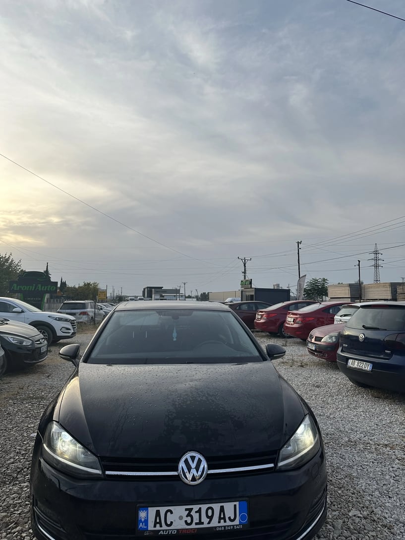 Alquila un coche en Tirana
