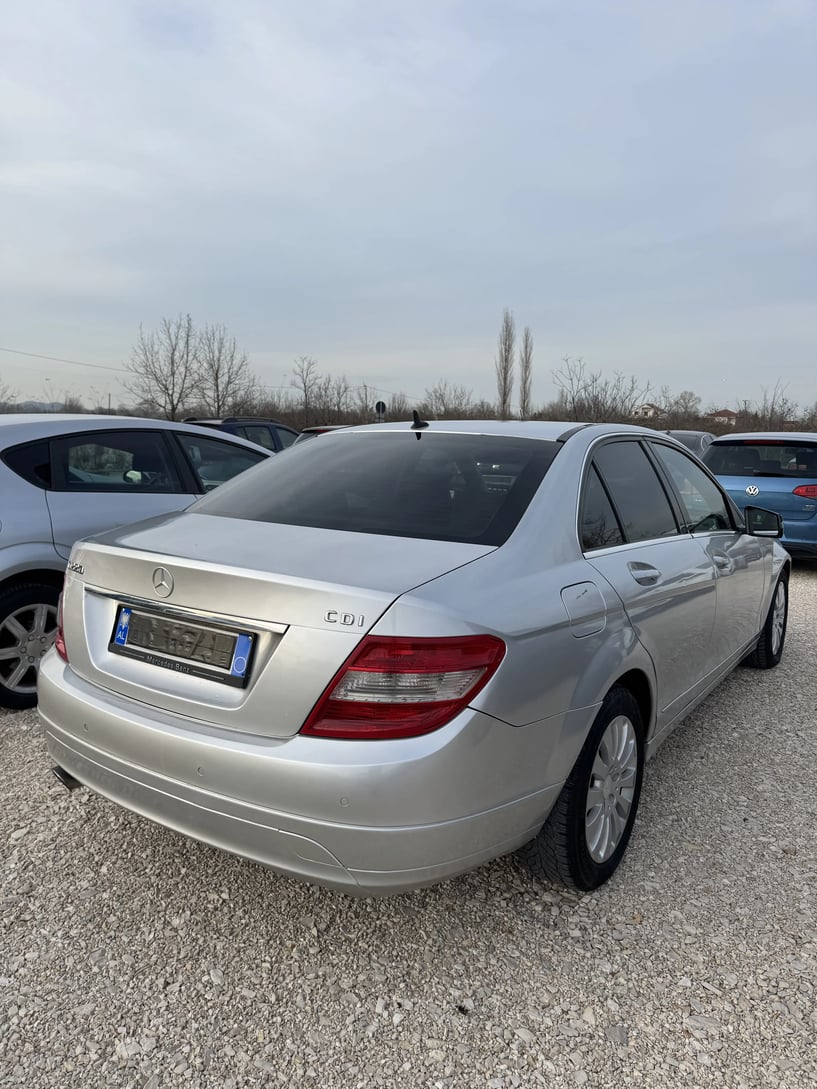 Auto mieten in Tirana