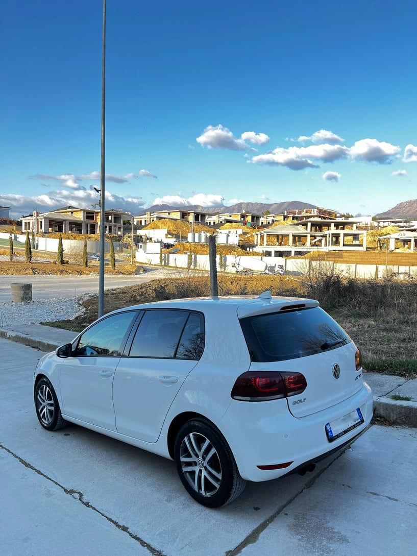 Wynajmij samochód w Tirana