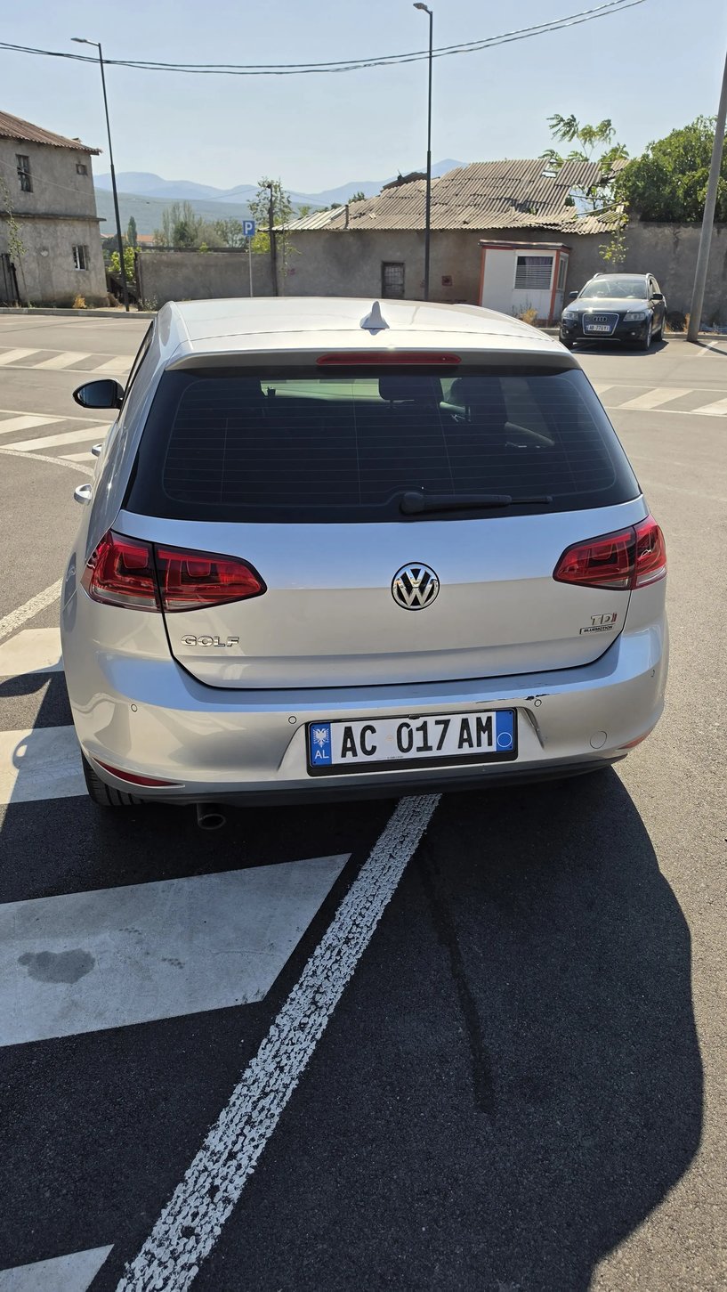 Merrni me qira një makinë në Tirana