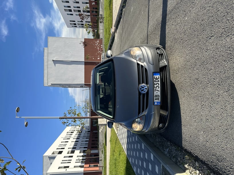 Noleggia un'auto a Tirana