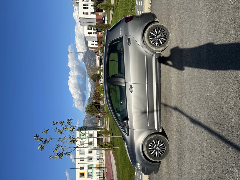 Noleggia un'auto a Tirana