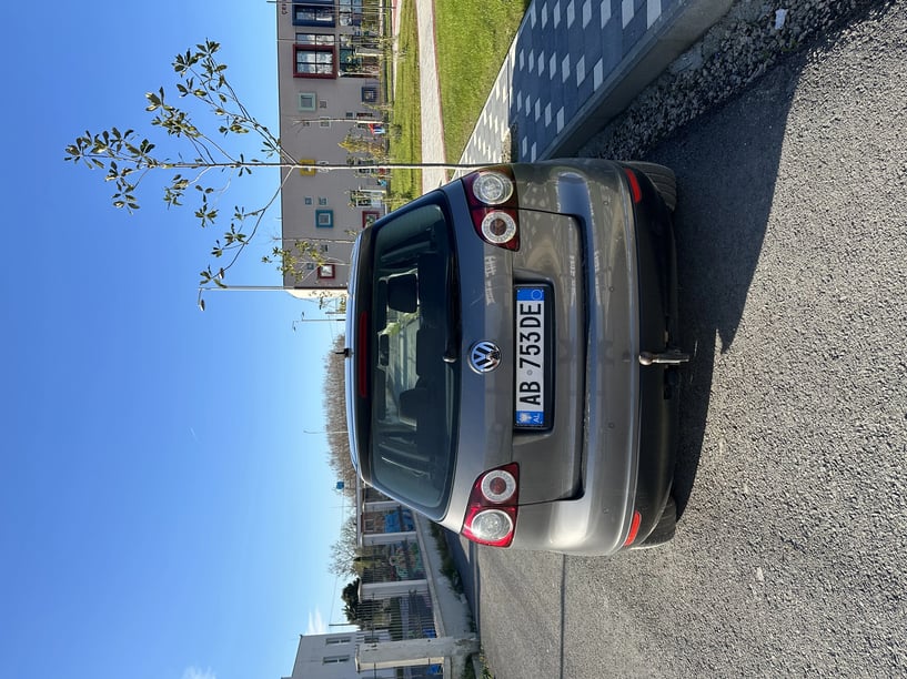 Noleggia un'auto a Tirana