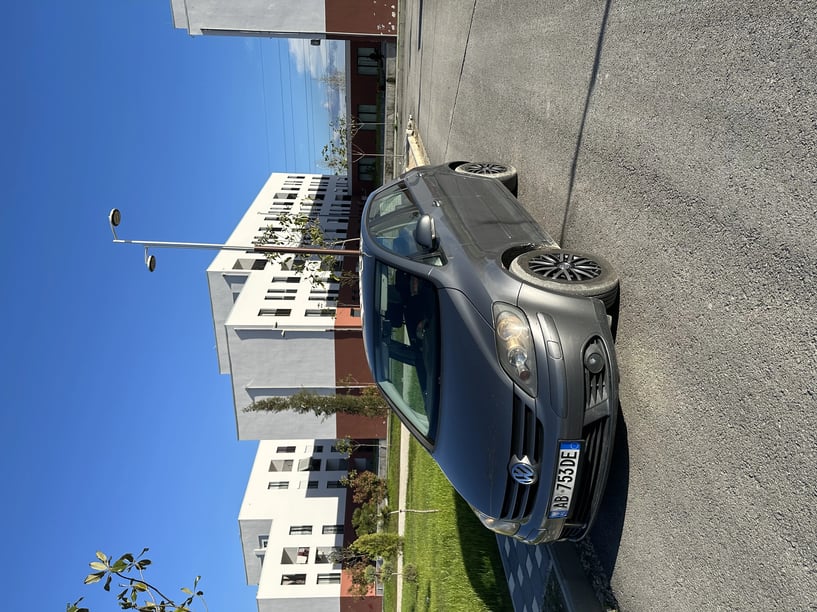 Noleggia un'auto a Tirana