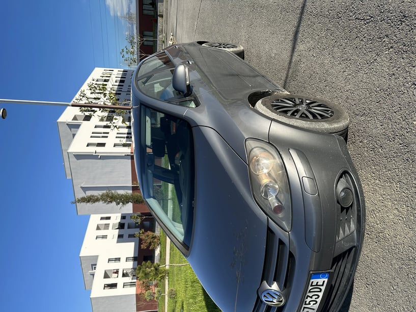 Noleggia un'auto a Tirana