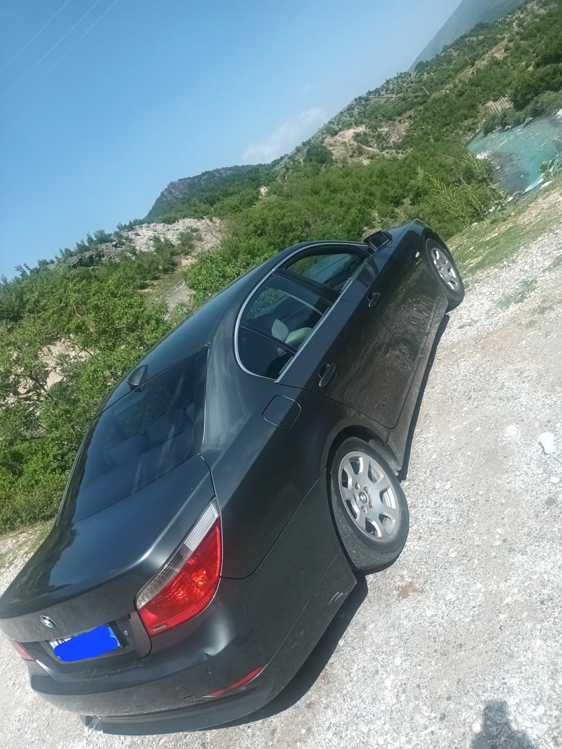 Wynajmij samochód w Tirana