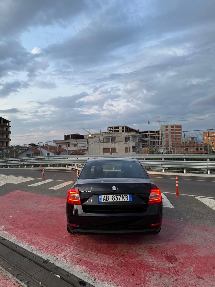 Wynajmij samochód w Tirana
