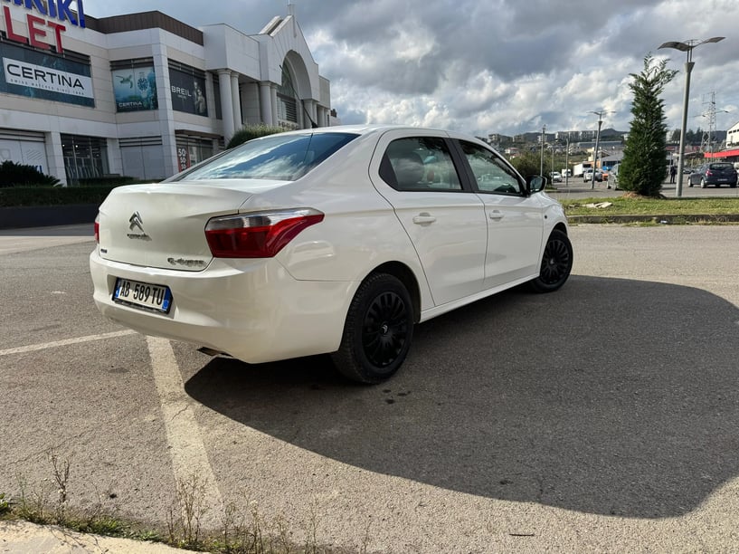 Rent a car in Tirana