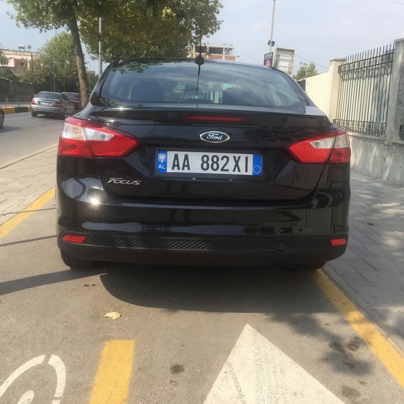 Alquila un coche en Tirana